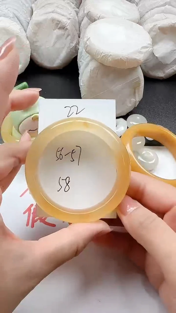 石英质玉手镯未镶嵌22+5657