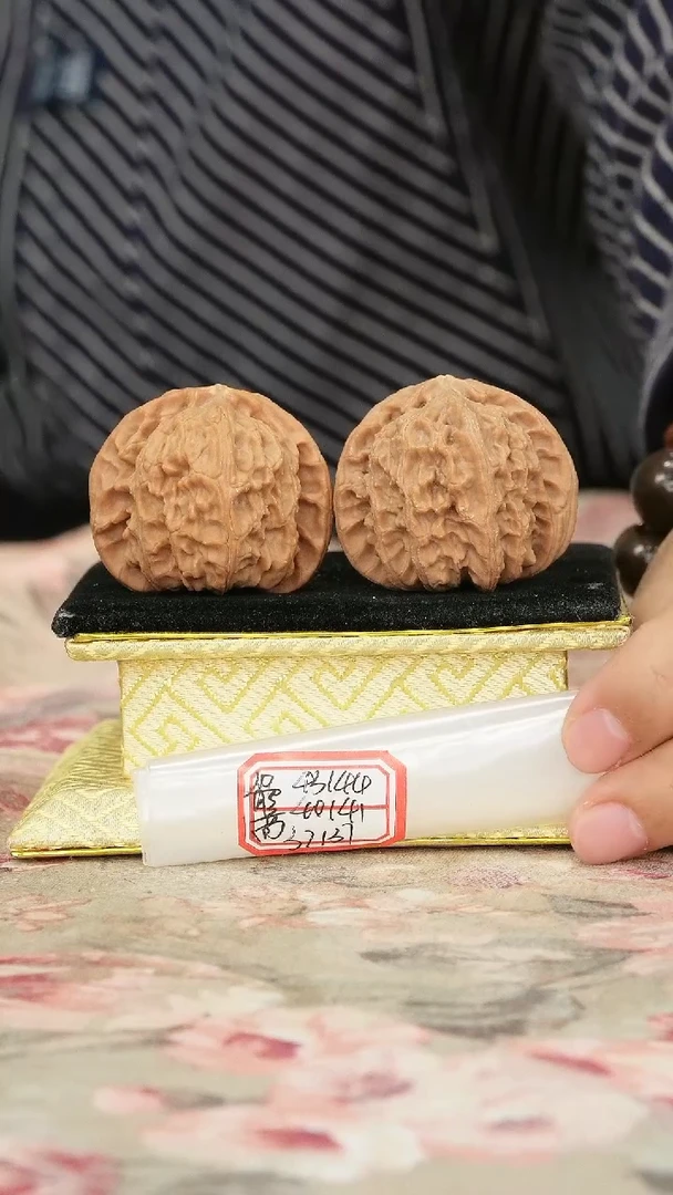 把件文玩核桃白狮子