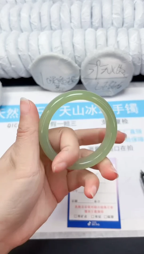 【闪购商品】石英质玉手镯未镶嵌239-56.5