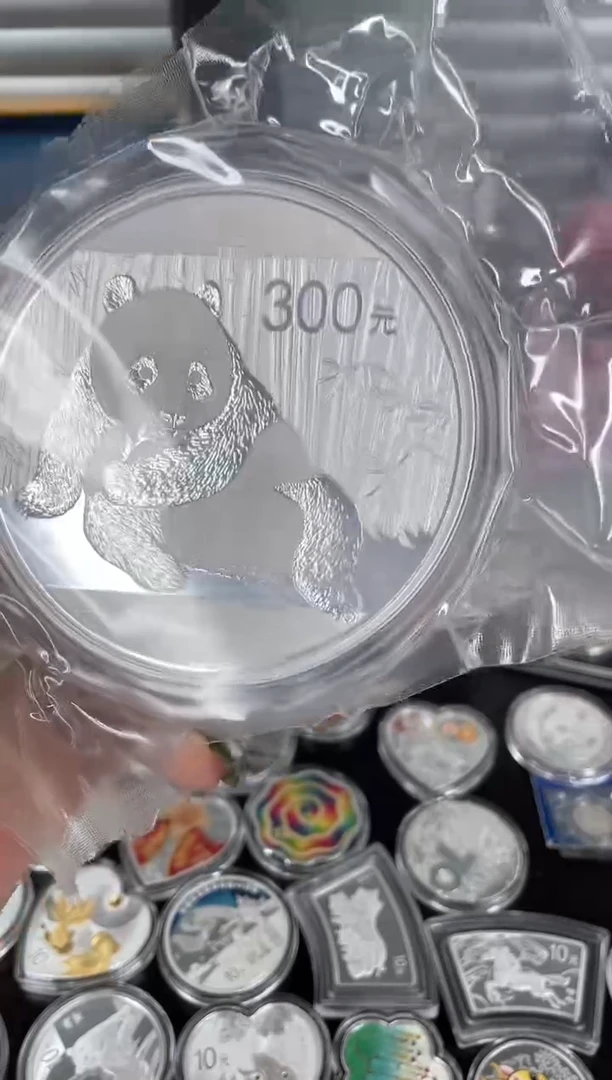 纯银2015公斤银猫1000克原证盒