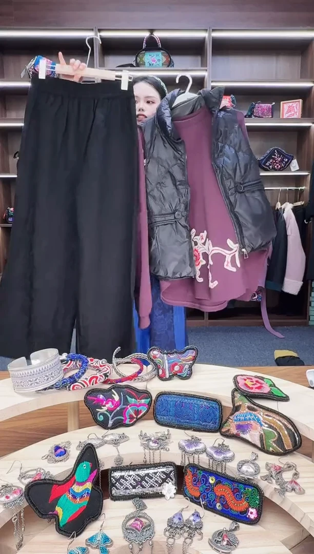 织绣A192蒙阿苏苗绣传承店