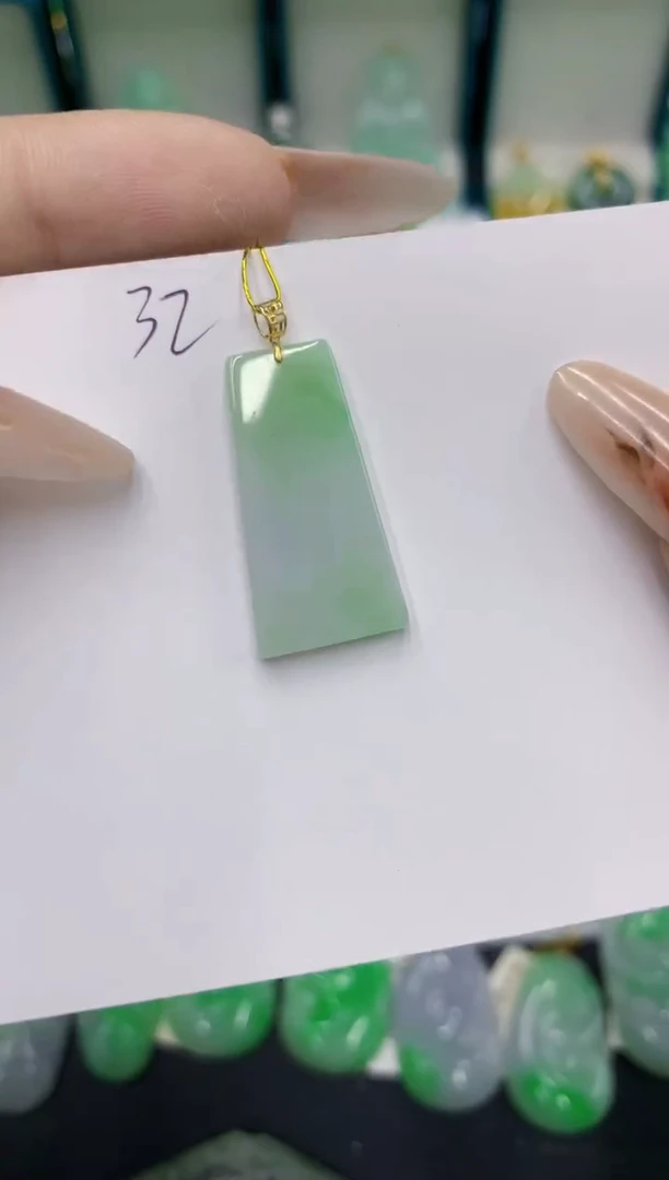 翡翠18K金镶嵌颈饰111111111
