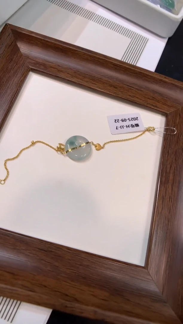 18K金镶嵌手链翡翠手链