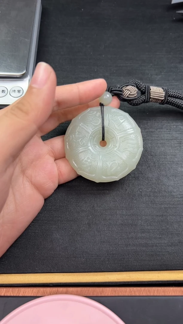 【闪购商品】和田玉把件未镶嵌且末微色差近矿