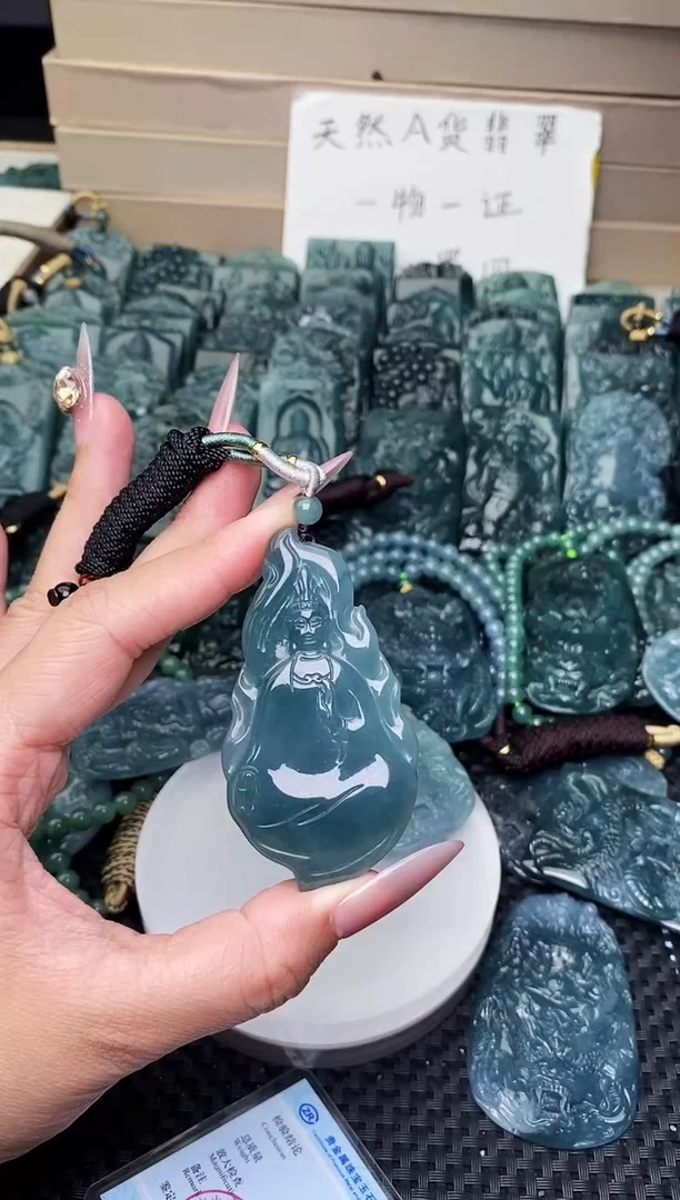 颈饰未镶嵌翡翠