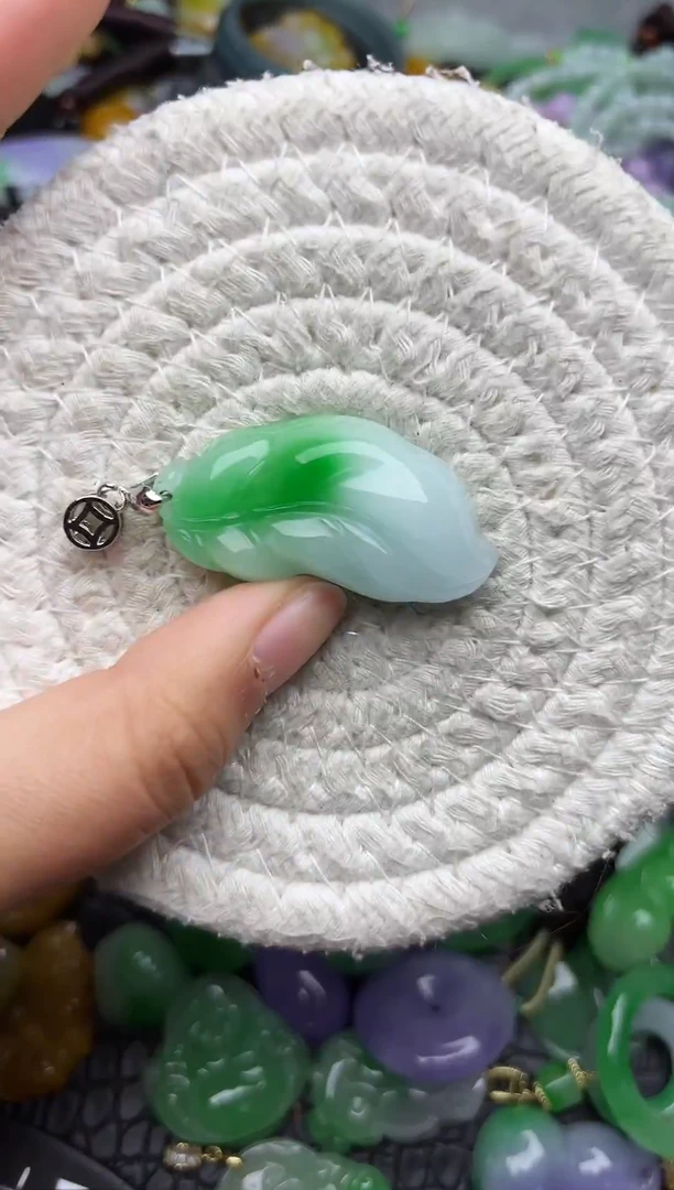 颈饰未镶嵌翡翠缅甸翡翠吊坠