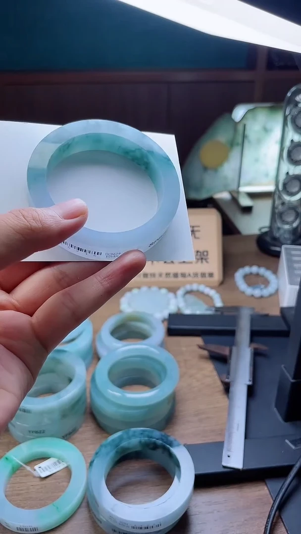 定制翡翠手镯未镶嵌定制