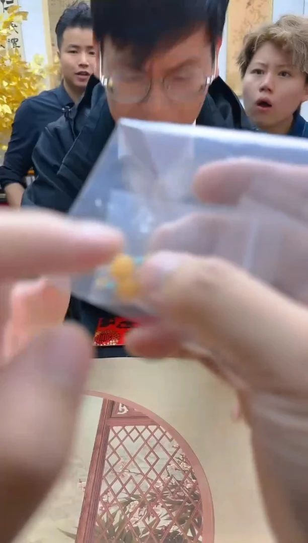 银S925镶嵌蜜蜡裸石耳钉