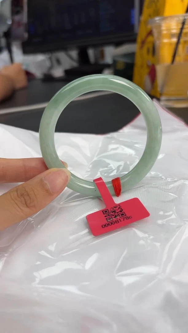 未镶嵌手镯（圆镯）翡翠翡翠手镯1