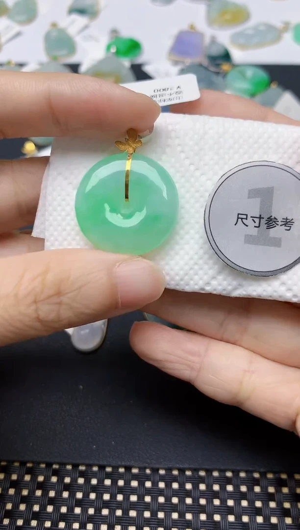 翡翠18K金镶嵌颈饰天然缅甸A货翡翠