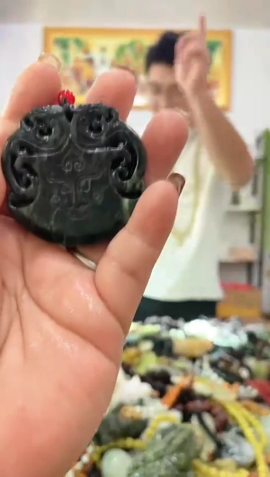 未镶嵌岫玉吊坠