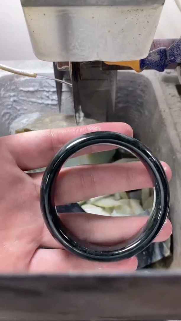 和田玉手镯未镶嵌和田玉