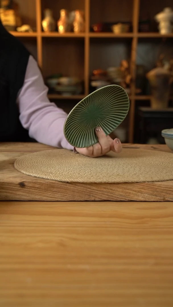 荷叶绿6寸菊花椭圆盘