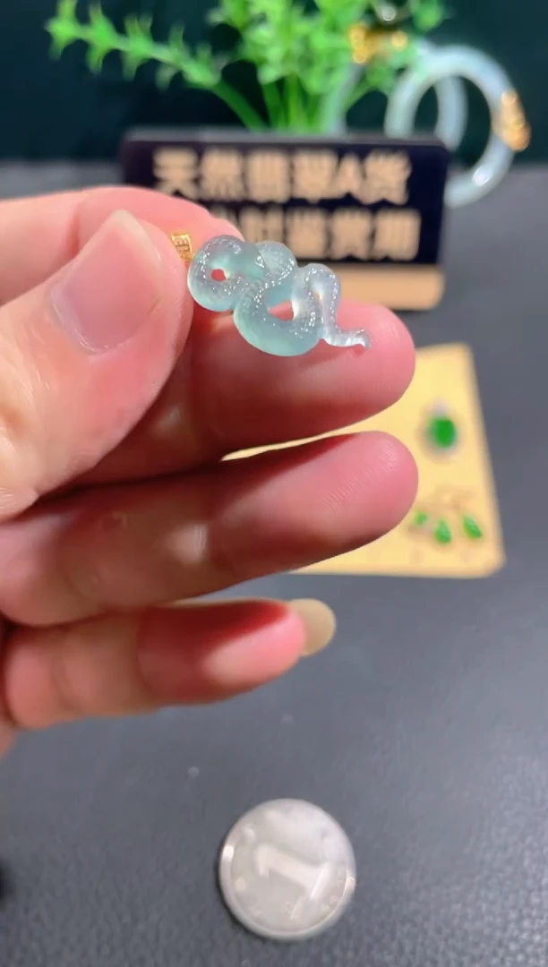 翡翠18K金镶嵌颈饰翡翠