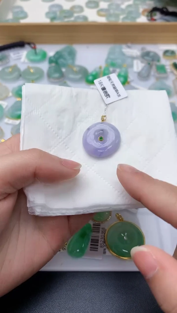 颈饰18K金镶嵌翡翠天然A货