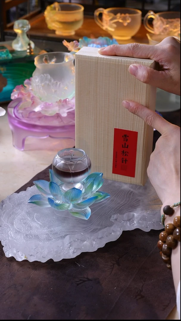 手工艺品琉璃荷花1杯1托+雪山松针1盒