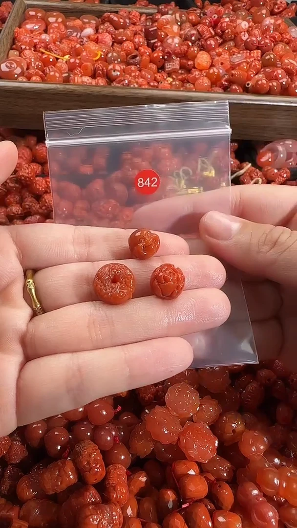 颈饰未镶嵌南红玛瑙1