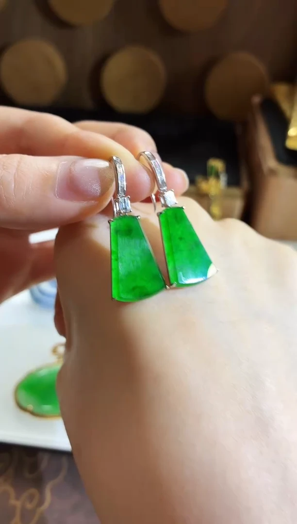 18K金镶嵌翡翠耳饰耳饰