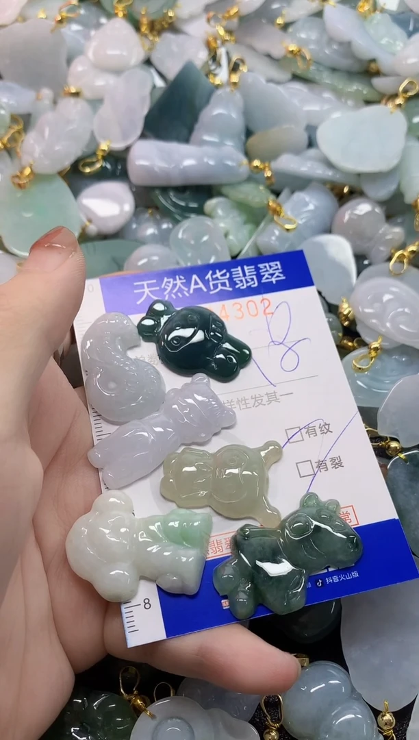颈饰未镶嵌翡翠大**才天然a货翡翠