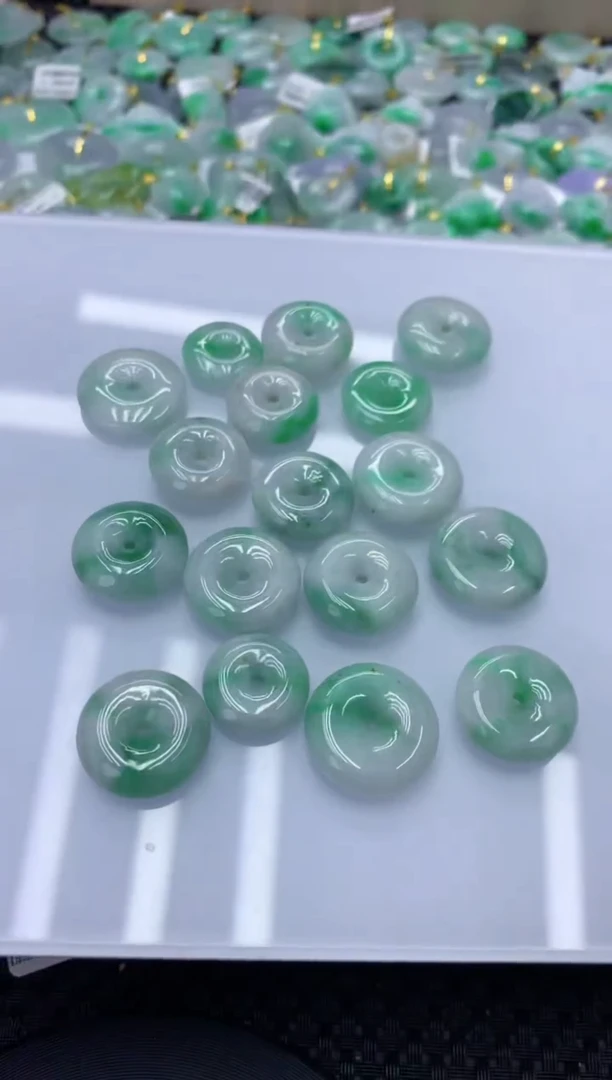 翡翠未镶嵌颈饰天然缅甸翡翠A货多样性发其一