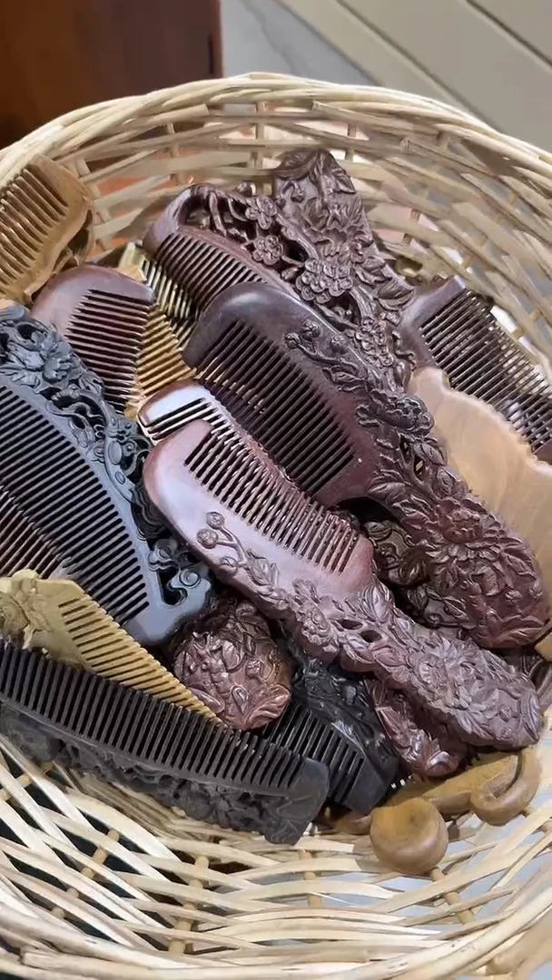 木（非红木类）檀木梳子