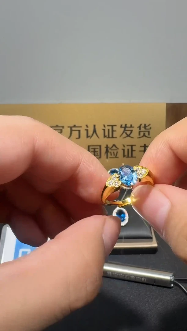 戒指蓝宝石18K金镶嵌030