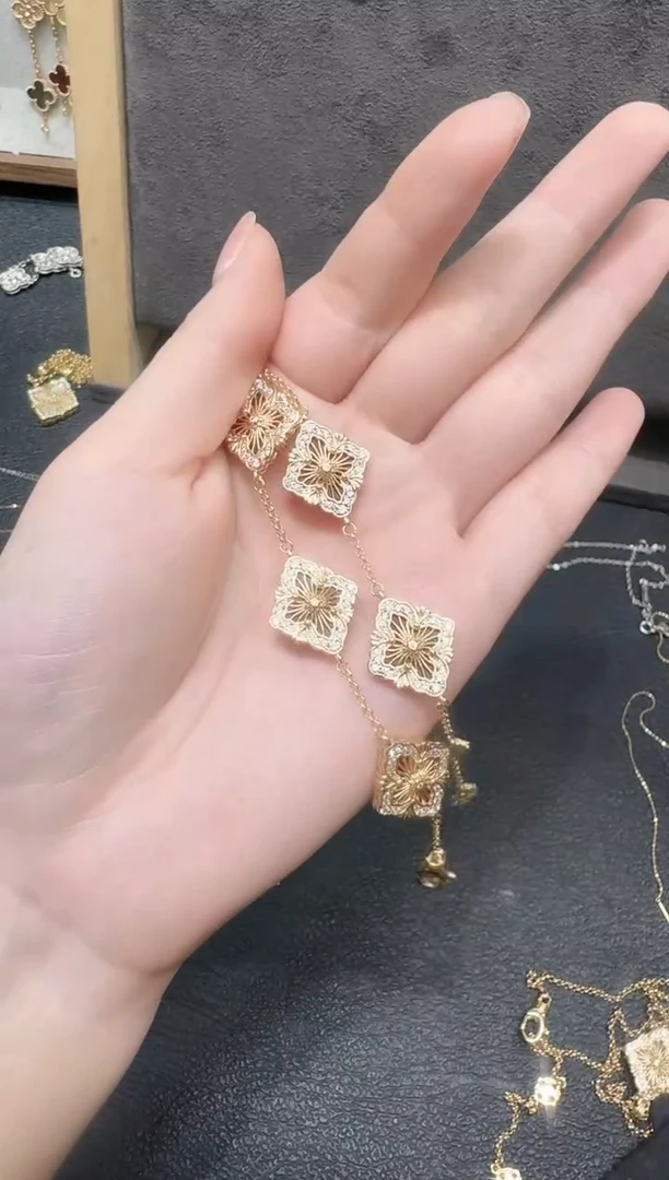 18K金镶嵌手链玛瑙/玉髓红色布布手链GHJ