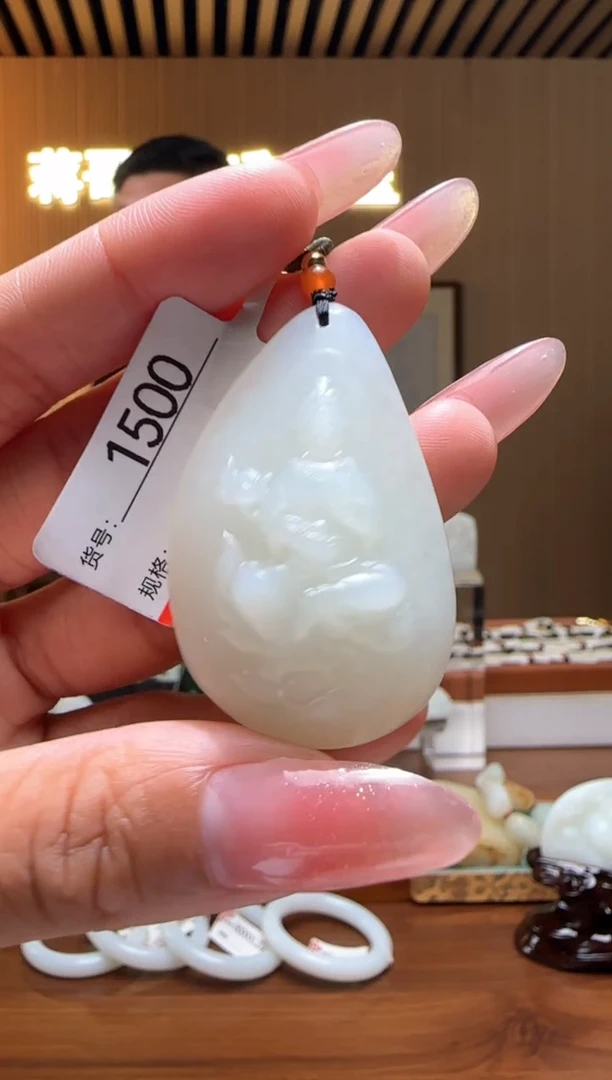 颈饰未镶嵌和田玉0