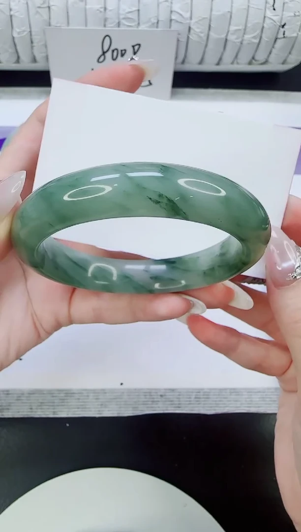 未镶嵌手镯石英质玉73/54.9