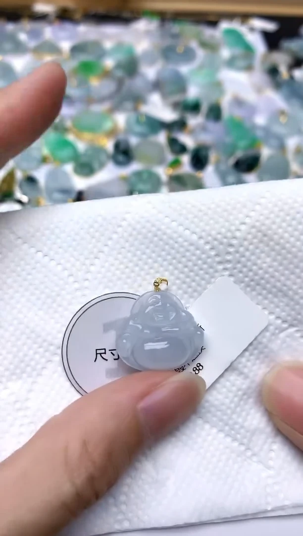 颈饰18K金镶嵌翡翠天然A货翡翠
