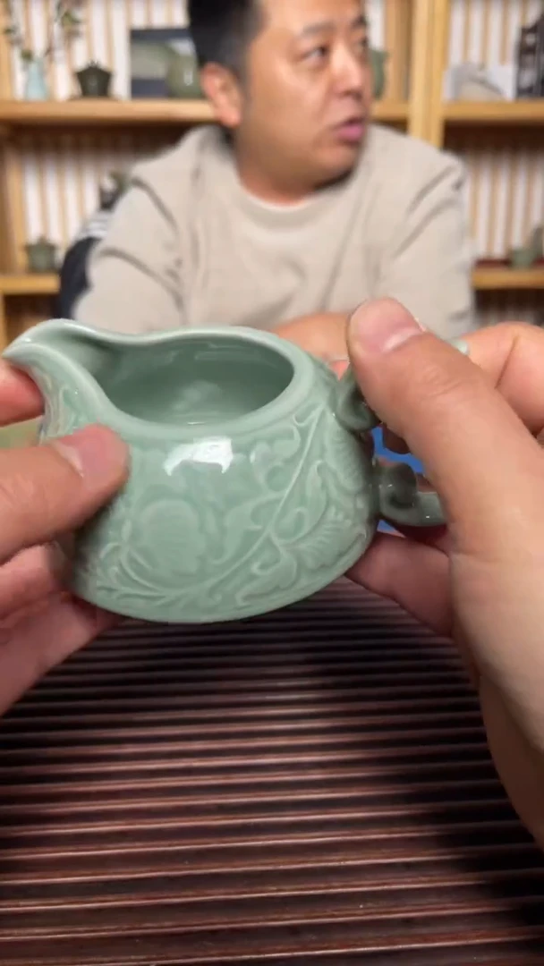 【闪购商品】摆件青瓷缠枝牡丹公道