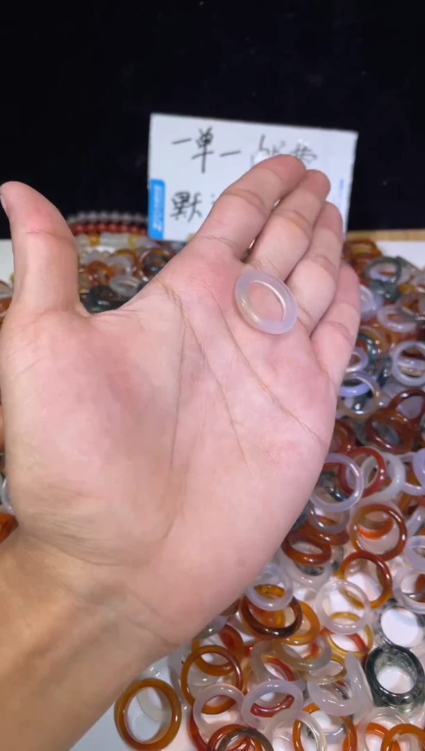 玛瑙/玉髓戒指合金59号港12有瑕疵