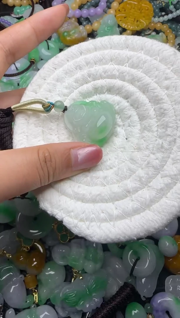 颈饰未镶嵌翡翠缅甸翡翠吊坠