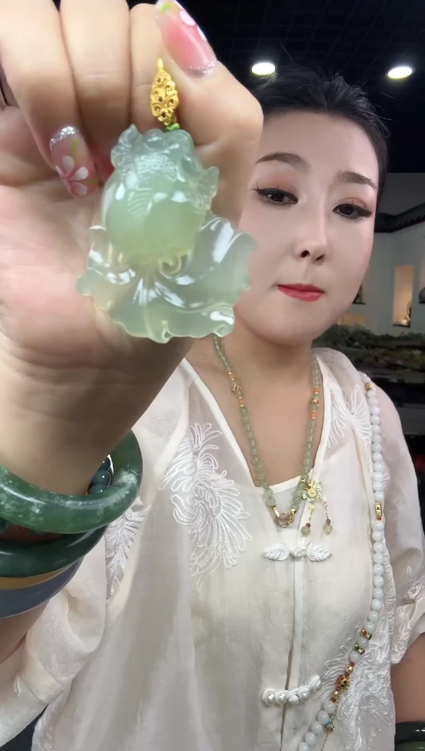 岫玉未镶嵌颈饰180葡萄肉达胖鱼【万能扣】