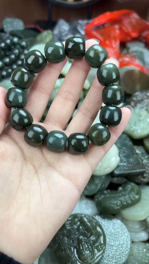 颈饰未镶嵌和田玉1