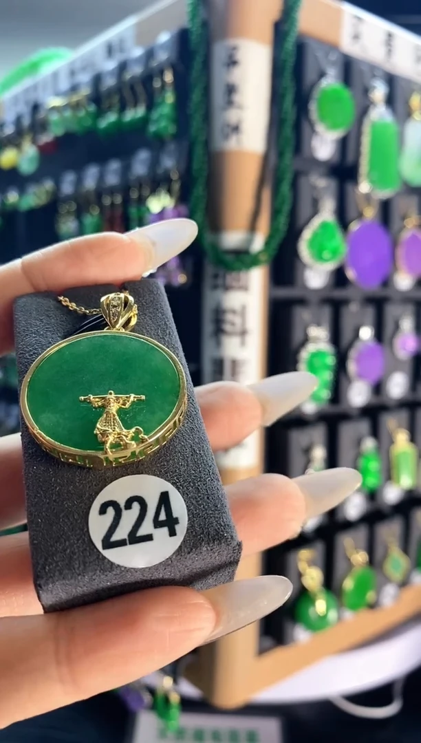 【闪购商品】翡翠颈饰银S925镶嵌224...