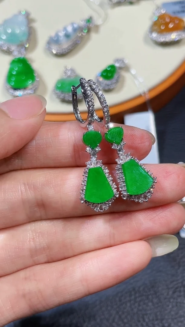 翡翠18K金镶嵌耳饰耳饰