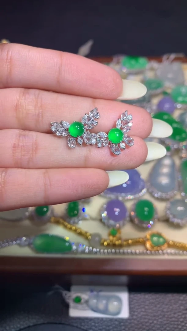 18K金镶嵌翡翠耳饰1