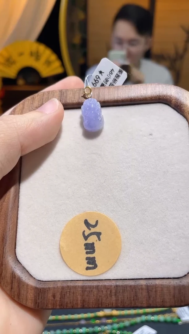 颈饰18K金镶嵌翡翠貔貅