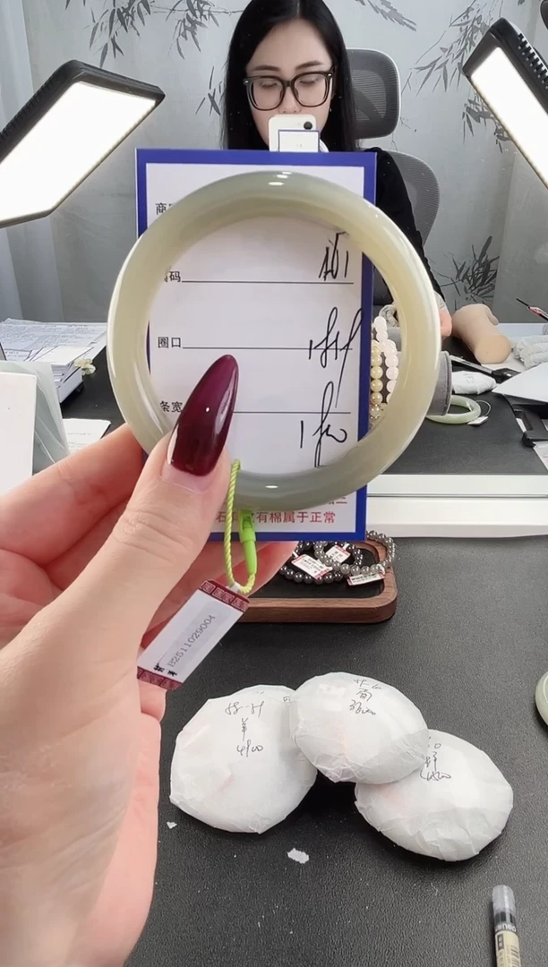 未镶嵌手镯和田玉61颜色微差无瑕疵