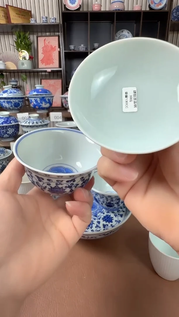 手工手绘缠枝莲盖碗