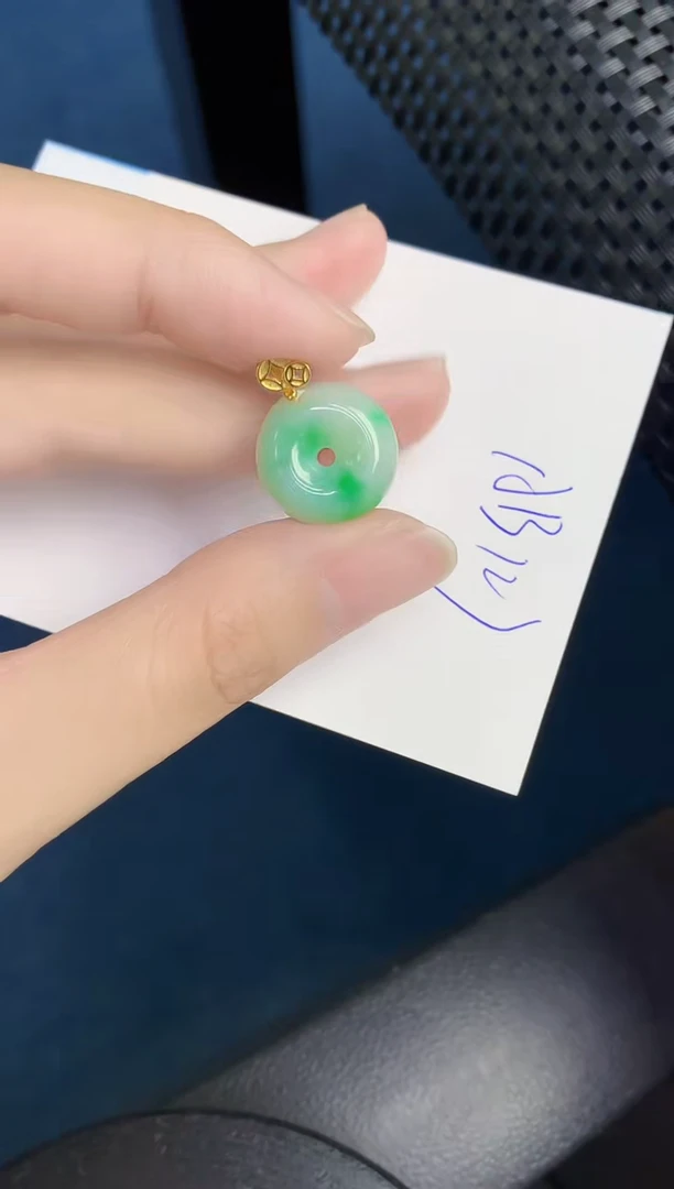 翡翠未镶嵌颈饰天然翡翠緬甸A貨