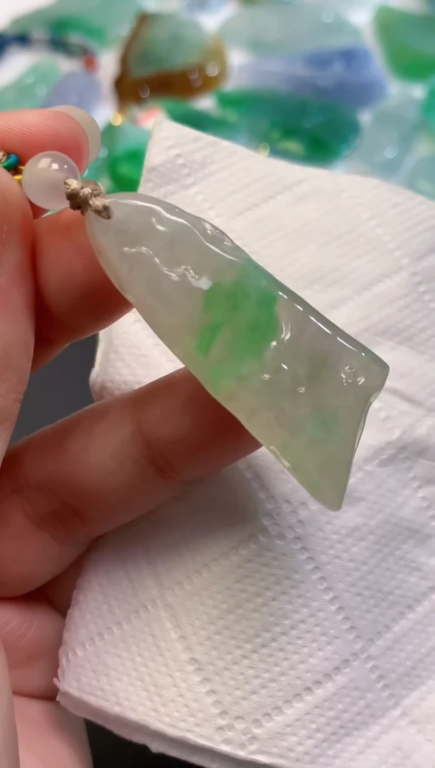 颈饰未镶嵌翡翠