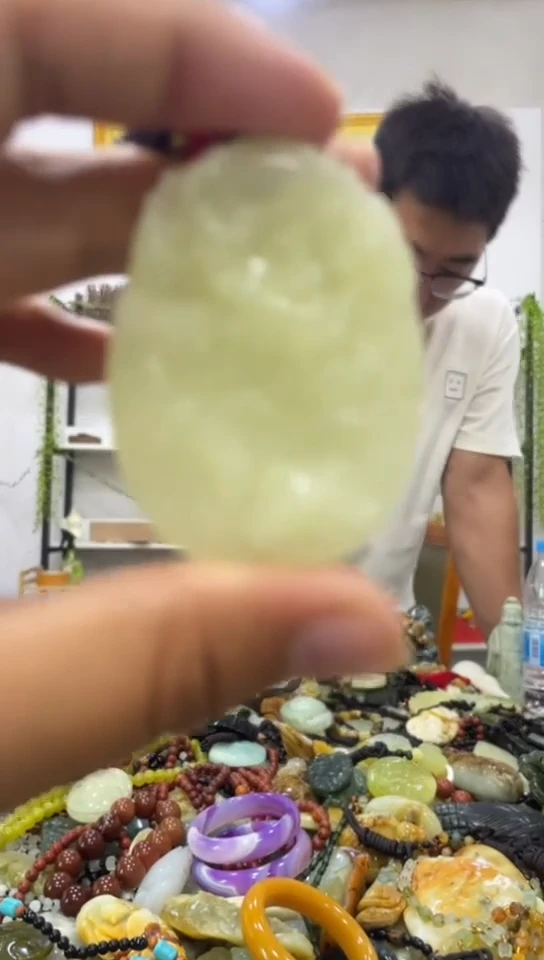 未镶嵌岫玉吊坠