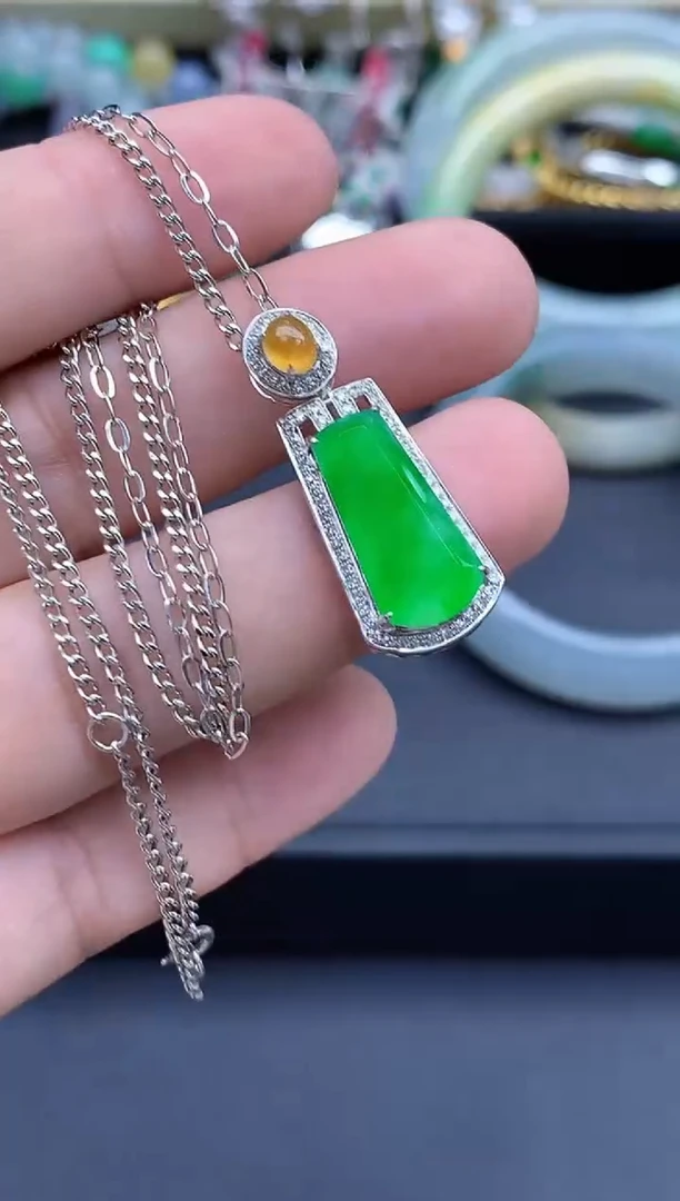 吊坠(不含链)18K金镶嵌翡翠679-春日珠宝