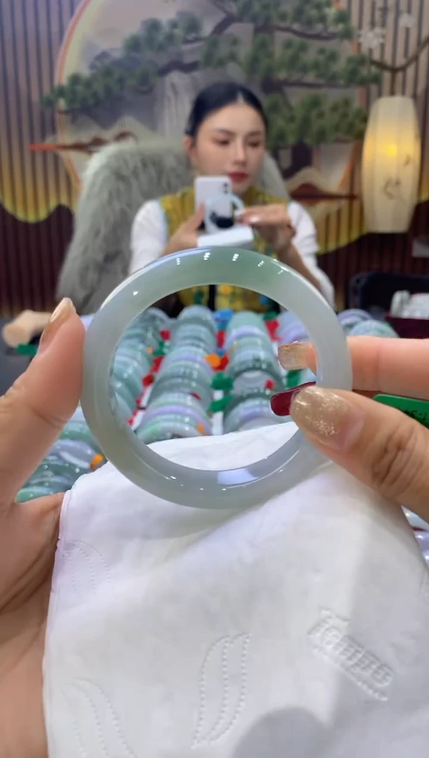 【闪购商品】翡翠手镯未镶嵌多人02237