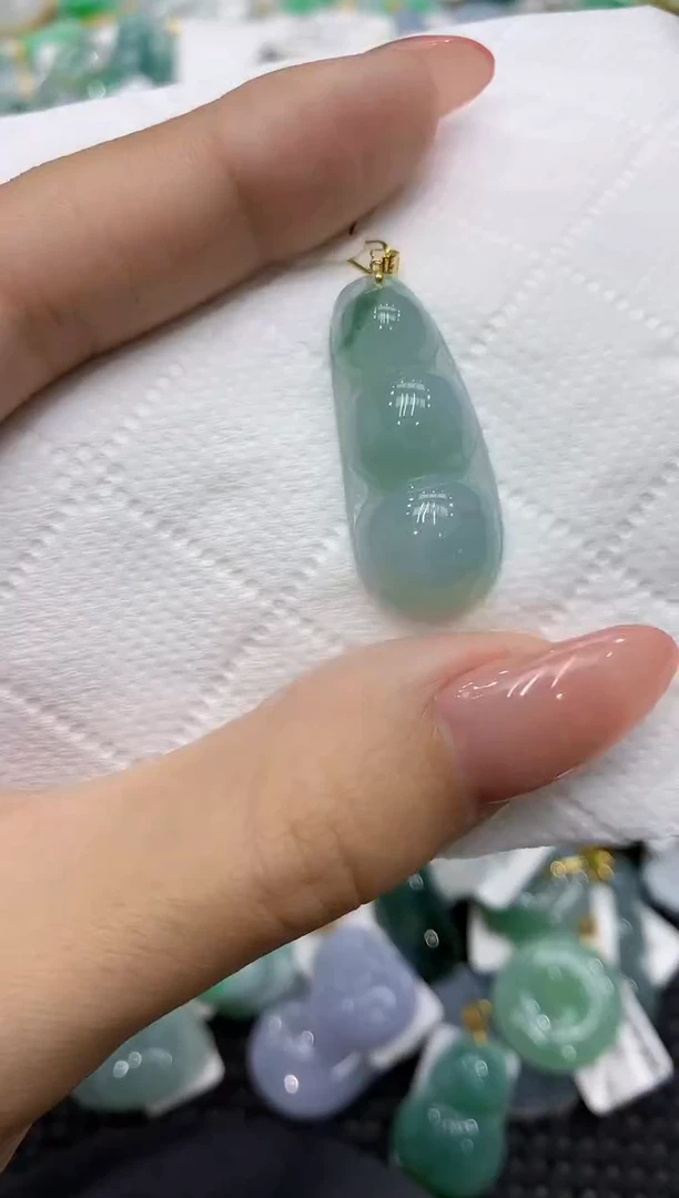 颈饰18K金镶嵌翡翠111111111111