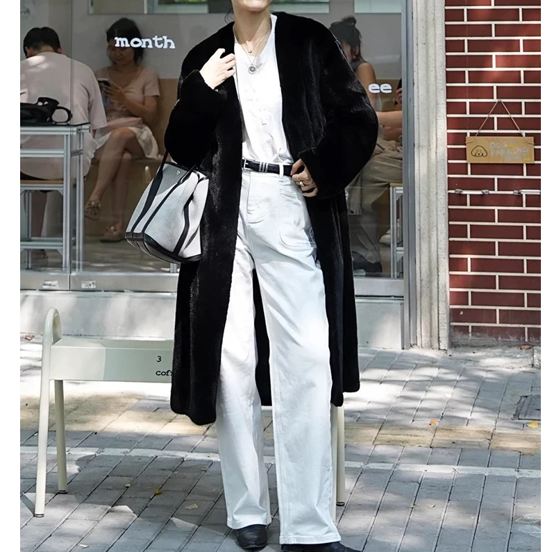 2025新款V领短二天鹅绒轻奢直筒气质母貂长款水貂外套女 188-110