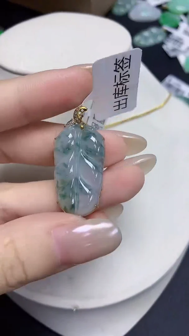 翡翠18K金镶嵌颈饰天然缅甸翡翠A货