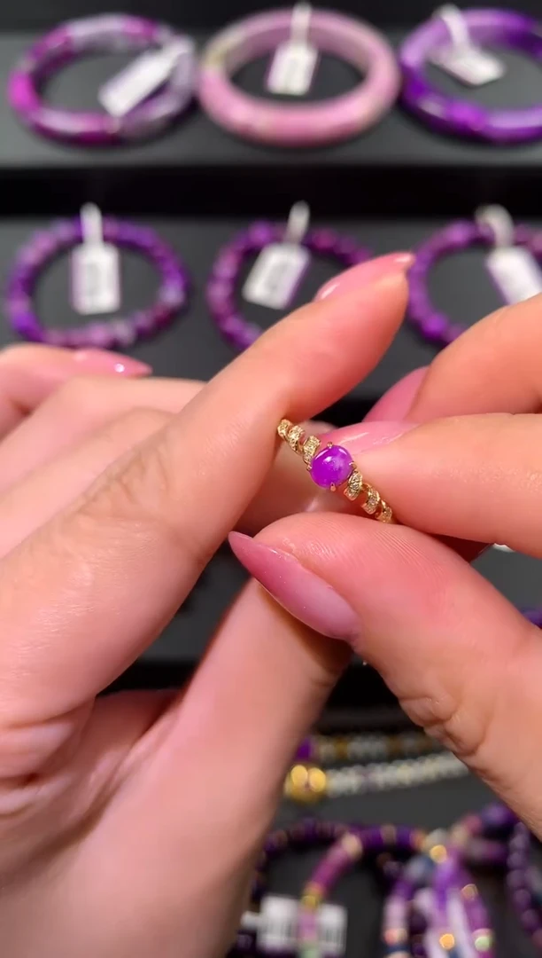 18K金镶嵌苏纪石（舒俱来）.戒指